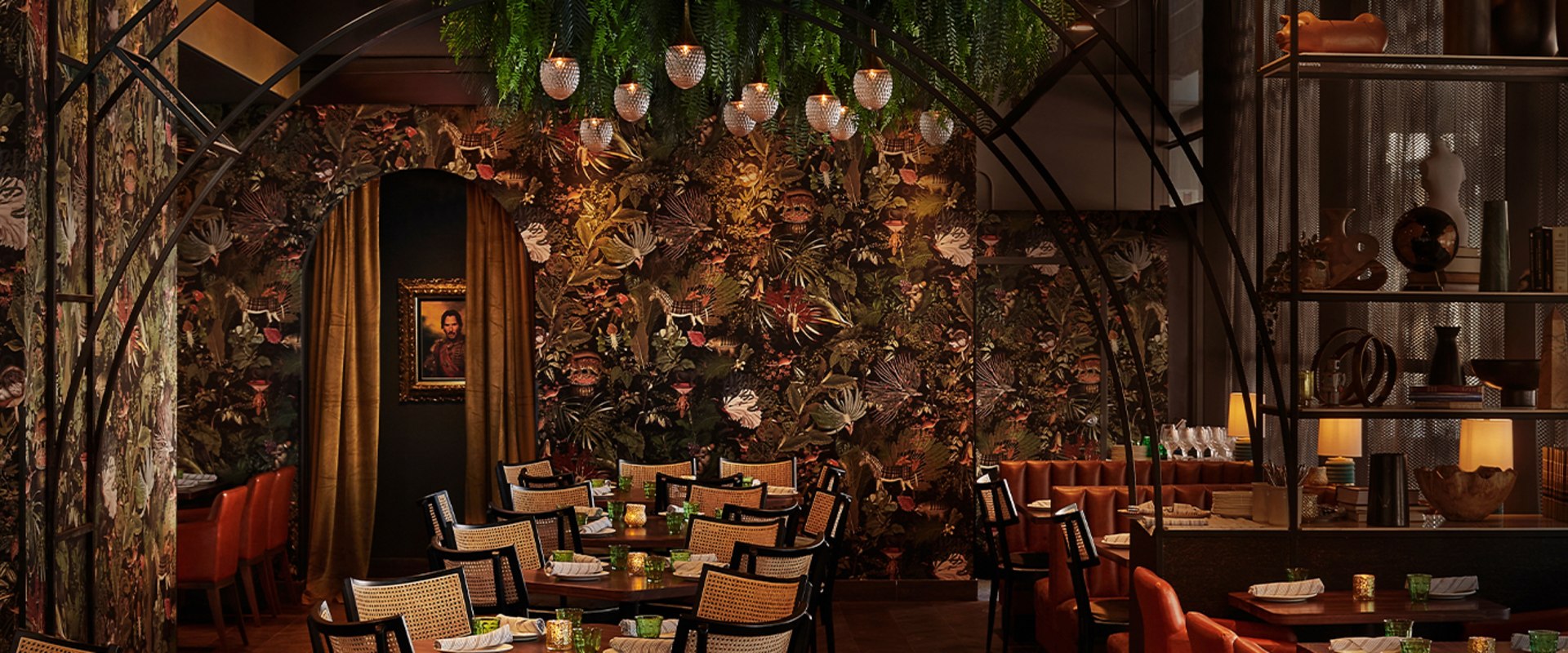 The Top Pubs for a Romantic Date Night in Chicago, IL