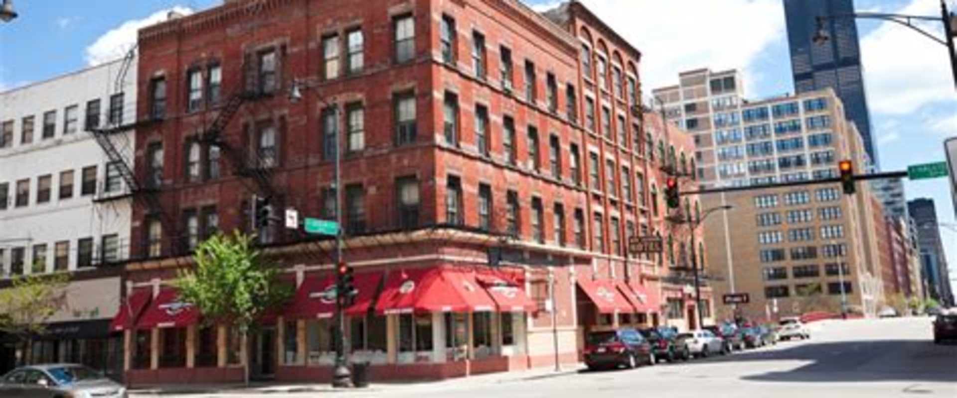 The Role of Neighborhood Pubs in Chicago’s Vibrant Culture