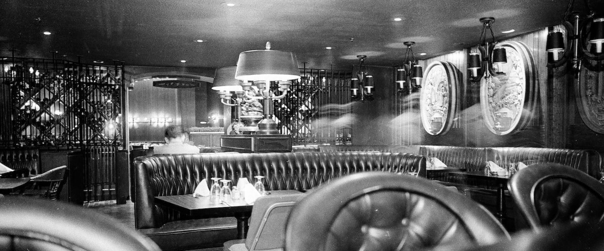 Exploring the Rich History of Chicago's Oldest Pubs